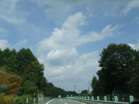 高速道路で青空.jpg