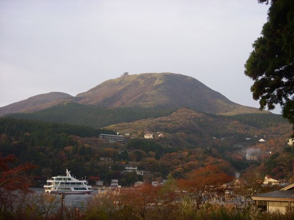 紅葉と駒ヶ岳.jpg