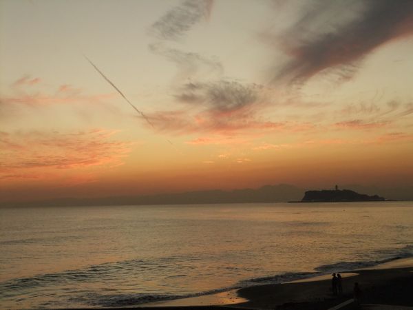 江の島と夕焼け雲.jpg