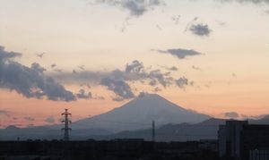 富士山夕景20110317s.jpg