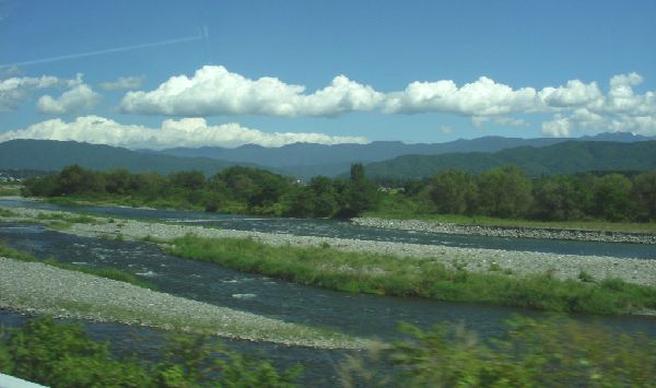 雲と川.jpg