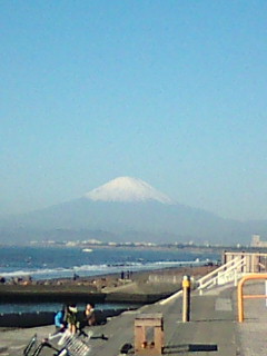 湘南海岸で富士山