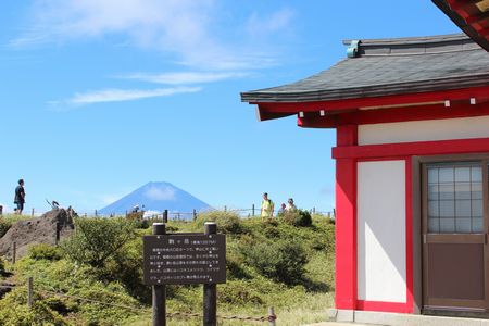 本殿と富士山♪.jpg