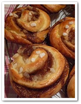 cinnamon rolls.JPG