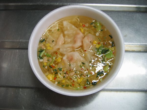 スープが香る　海老ワンタン麺３