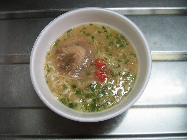 行列のできる店のラーメン　特濃　博多長浜３