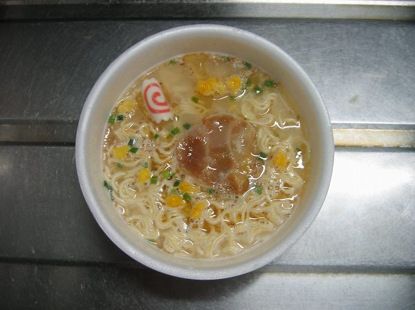 復刻版　うまかめん　とんこつラーメン３