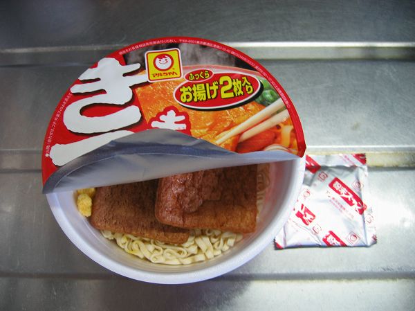 赤いきつねうどん　でか盛り２