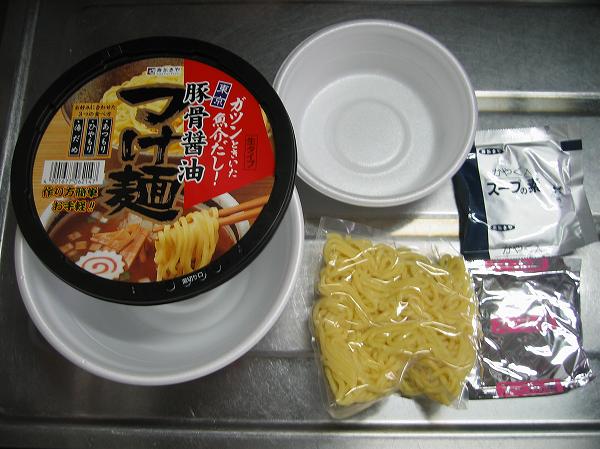 東京　豚骨醤油　つけ麺２