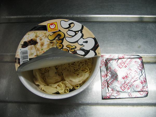 つるっとワンタン麺　豚骨２