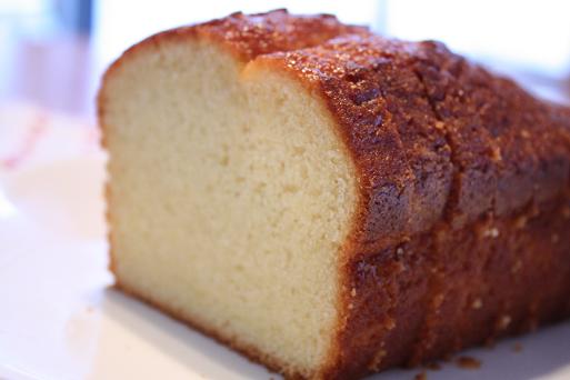 いただいたしっとりりんごパウンドケーキが美味しい。.JPG
