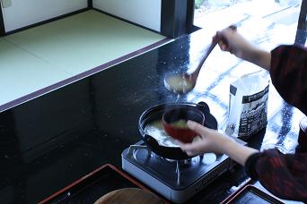 お味噌汁とご飯を・・・。.JPG