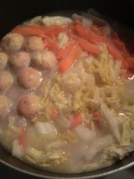 imge1bc4641zik5zjそれゆさん鶏肉ボール鍋.jpg