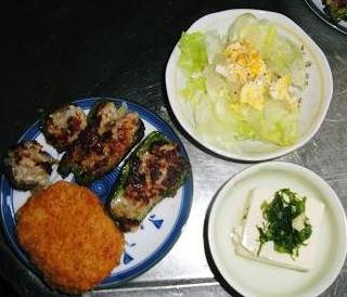 サラダ・冷奴・・・手抜きだ＝＝；