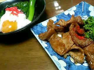 ポーチドエッグとネギの炒め物と豚肉の味噌炒めと菜の花と水なの胡麻和え