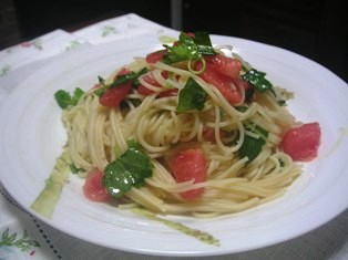 トマトと三つ葉のパスタ