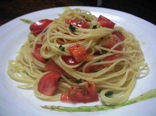 トマトとニンニクのパスタ