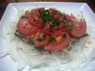 新玉葱とトマトでオイルサーディン