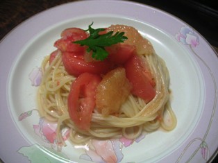 トマトとグレープフルーツの冷たいパスタ