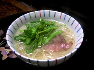 桜とセリの春色そうめん