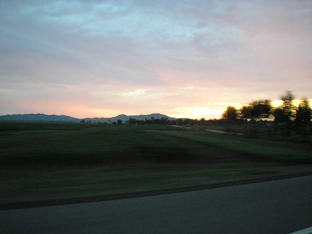 コルチン中旗の夕日高速道路より