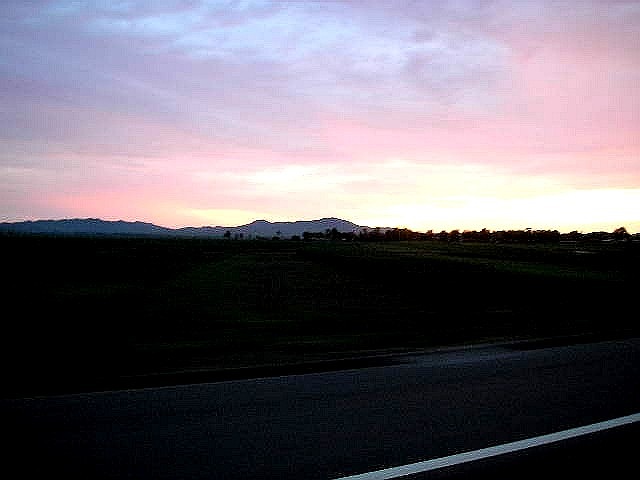 コルチン中旗の夕日高速道路より