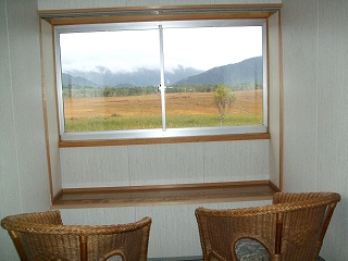弥四郎小屋の窓080928