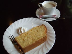 シフォンケーキとコーヒー