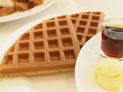 中野のカフェ「クロシェットカフェ」ワッフル・サンドイッチ