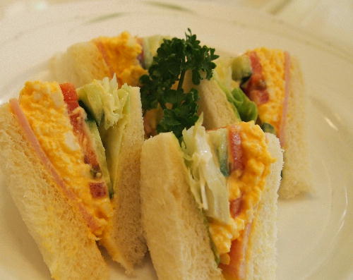 中野のカフェ「クロシェットカフェ」ワッフル・サンドイッチ