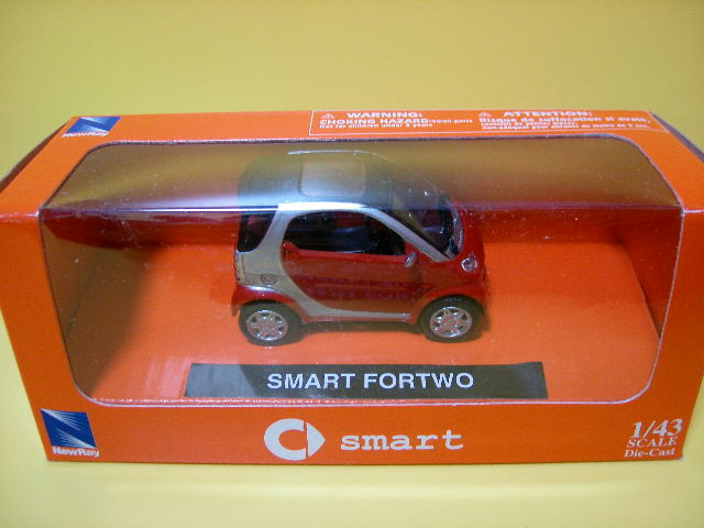 Amazon.com: NewRay Auto 1:24 Smart FORTWO Police : Toys & Games