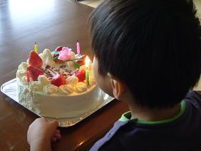 ４歳誕生日ケーキ.JPG