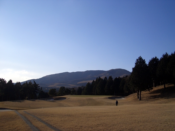 バックの山は三筋山、パラグラダーのメッカです。