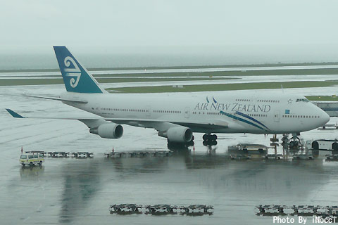 NZL147-NZ_B744.jpg