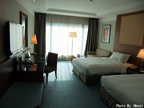 HKG063-ホテル部屋.jpg
