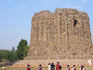 クトゥブ・ミナール（アラーイ・ミナール）