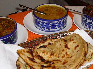 パラタとナンとカレー（Ｄａｎｉｅｌｌ’ｓ　Ｔａｖｅｒｎ）　