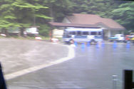 _女夫淵駐車場到着時…雨