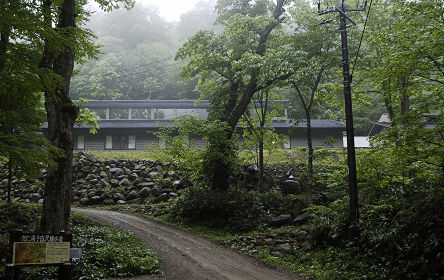 手白沢温泉到着… 空が明るくなった♪