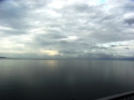 宿より朝の海