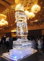 日馬富士関優勝祝賀会・氷の力士像