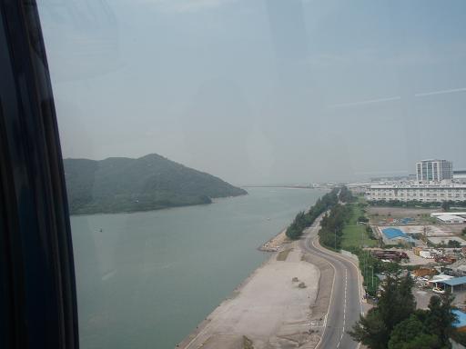 ケーブルカーの車窓