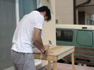 テーブル製作中