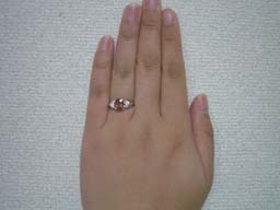 コーイWGトルマリンリング着用(薬指)