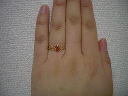 ベーネパパラチアカラーYGアイビー着用(薬指)