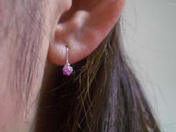 AYAルビーくす玉着用