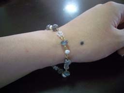 ラブラド・水晶・淡水ブレス着用