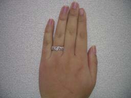 ベーネWGミル・ガーランド着用(薬指)