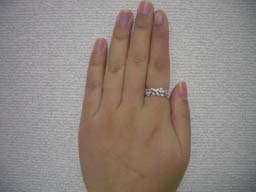 ベーネWGミル・ガーランド着用(人差指)