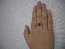 ベーネPGガーネットカレ着用(中指)